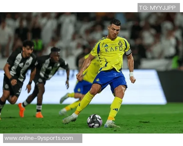 C罗40岁依旧神勇点射破门创造连续25年进球传奇